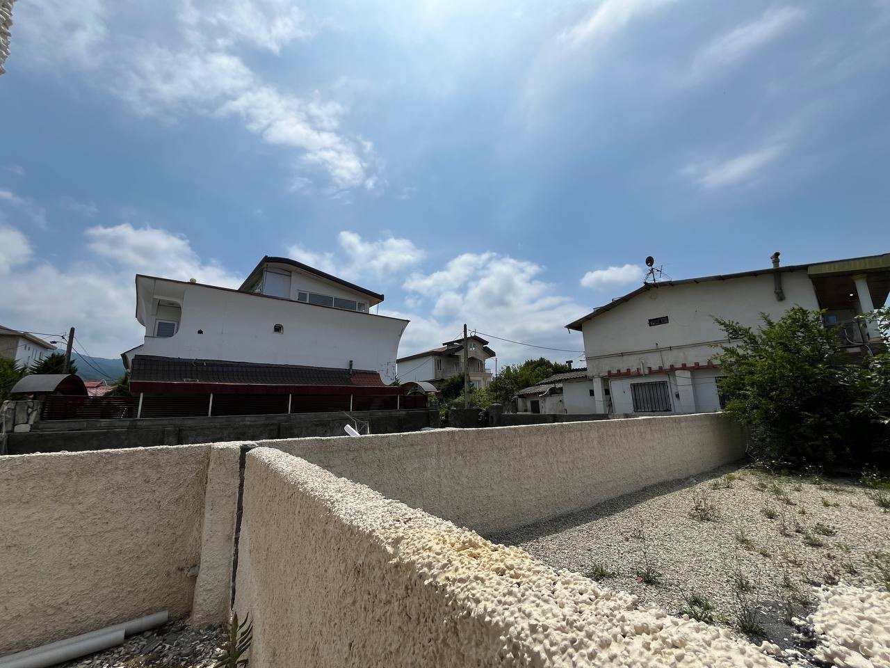 زمین در لتینگان، نوشهر
